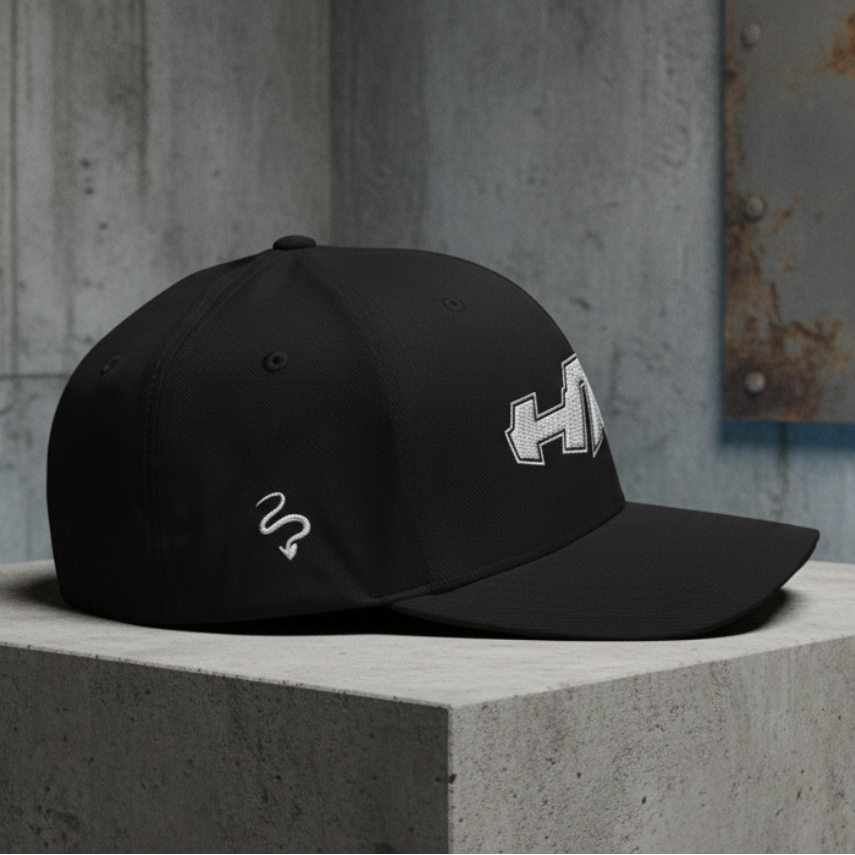 HTT Good/Bad Structured Cap zwart rechterzijaanzicht met geborduurd detail