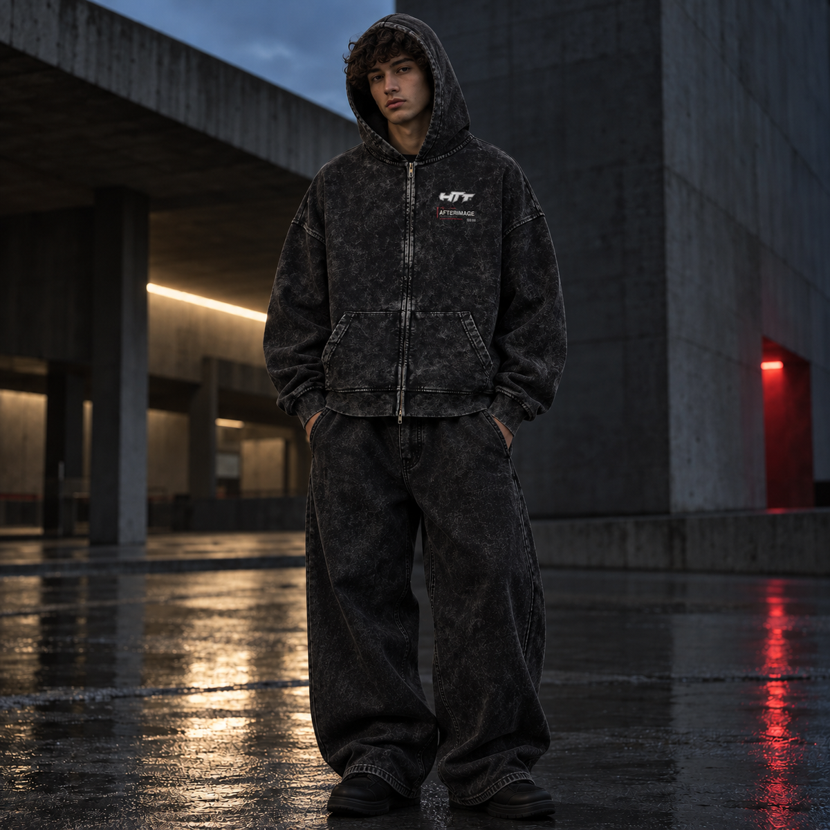 HTT 004 Sudadera con capucha y cremallera Afterimage, vista frontal en modelo masculino: corte extragrande en negro lavado