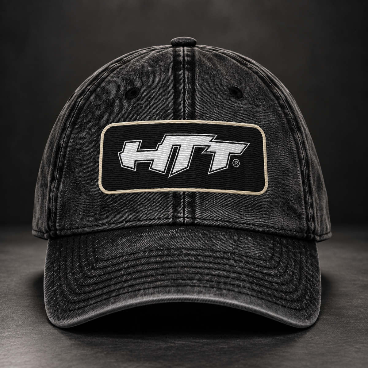 Vorderansicht der HTT 005 Washed Badge Cap in Vintage-Waschschwarz