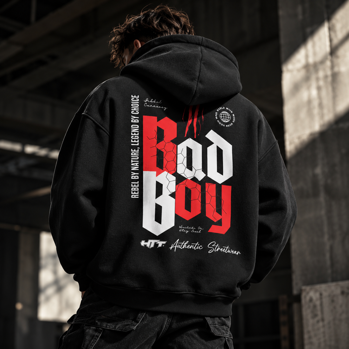 HTT BadBoy Black oversized hoodie – professionele hero met opvallende rode en witte rugprint