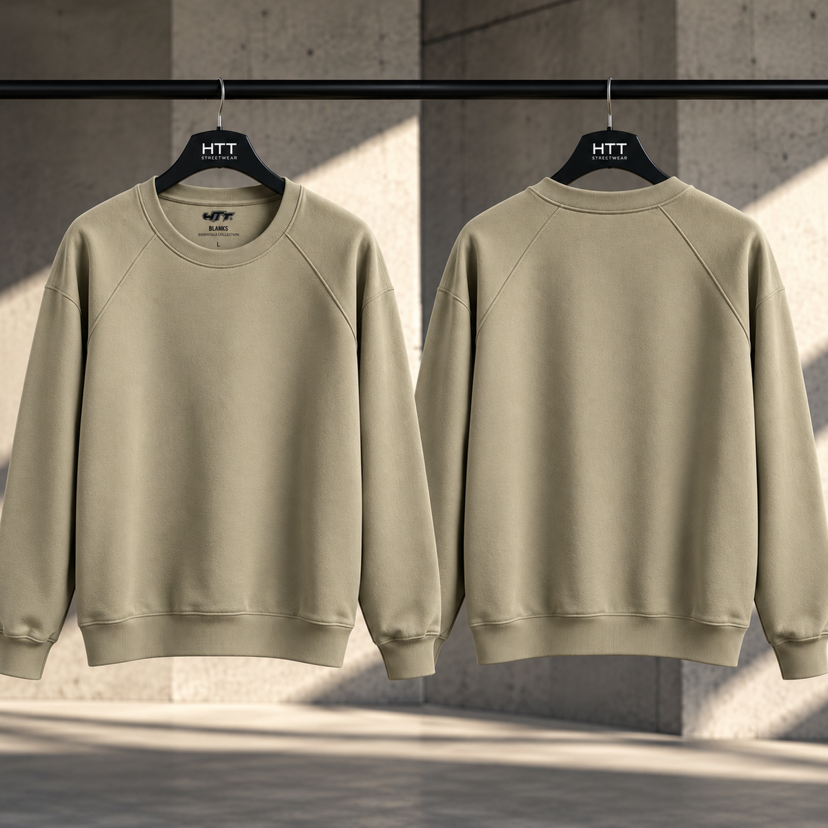 Camel HTT BLANKS heavyweight crewneck voor- en achterkant op hangers