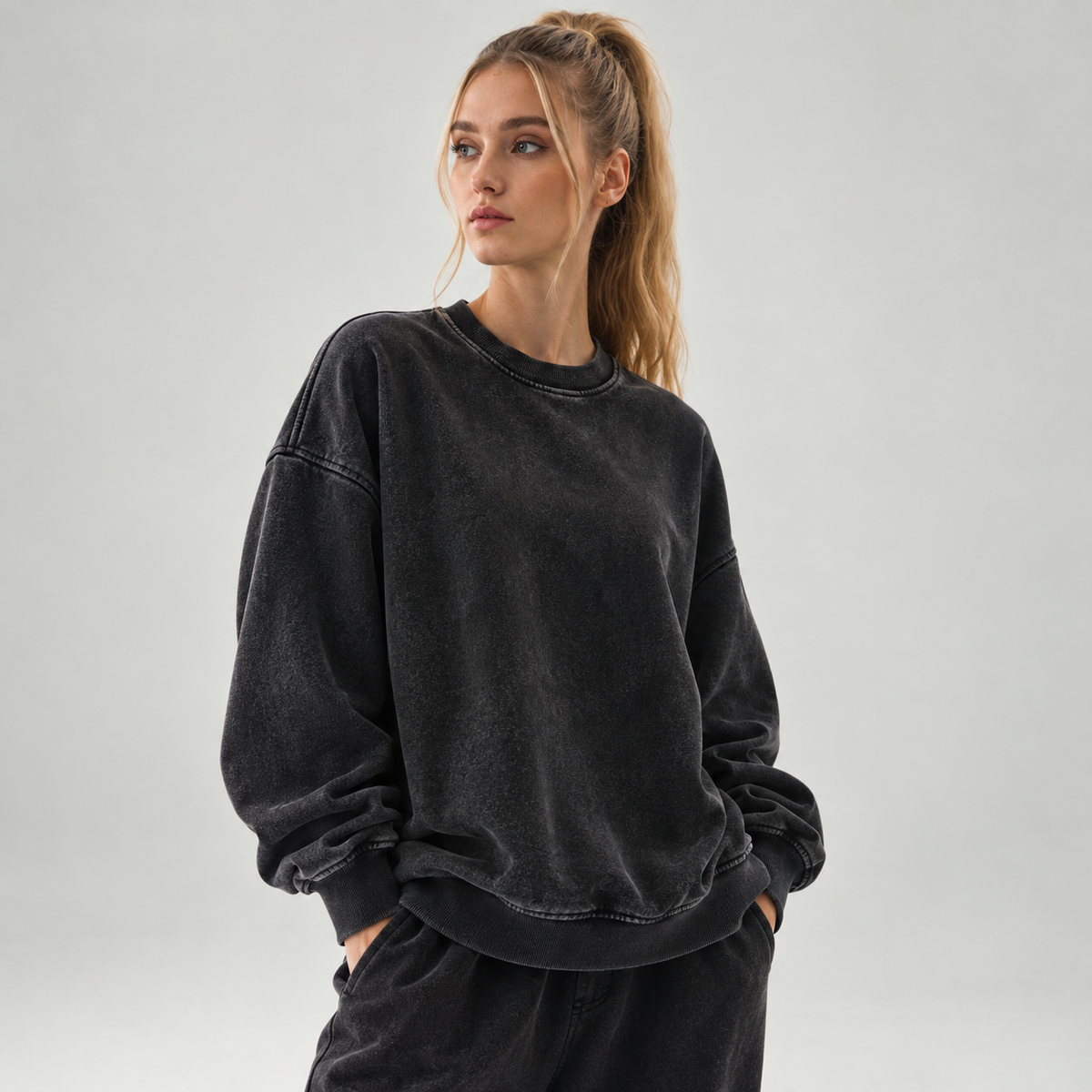 HTT BLANKS 440GSM heavyweight crewneck in washed black – oversized women’s front fit