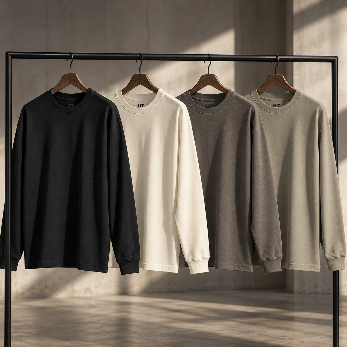 HTT BLANKS longsleeve in Black, Rice Apricot, Charcoal Grey en Camel op hangers, vier kleuren
