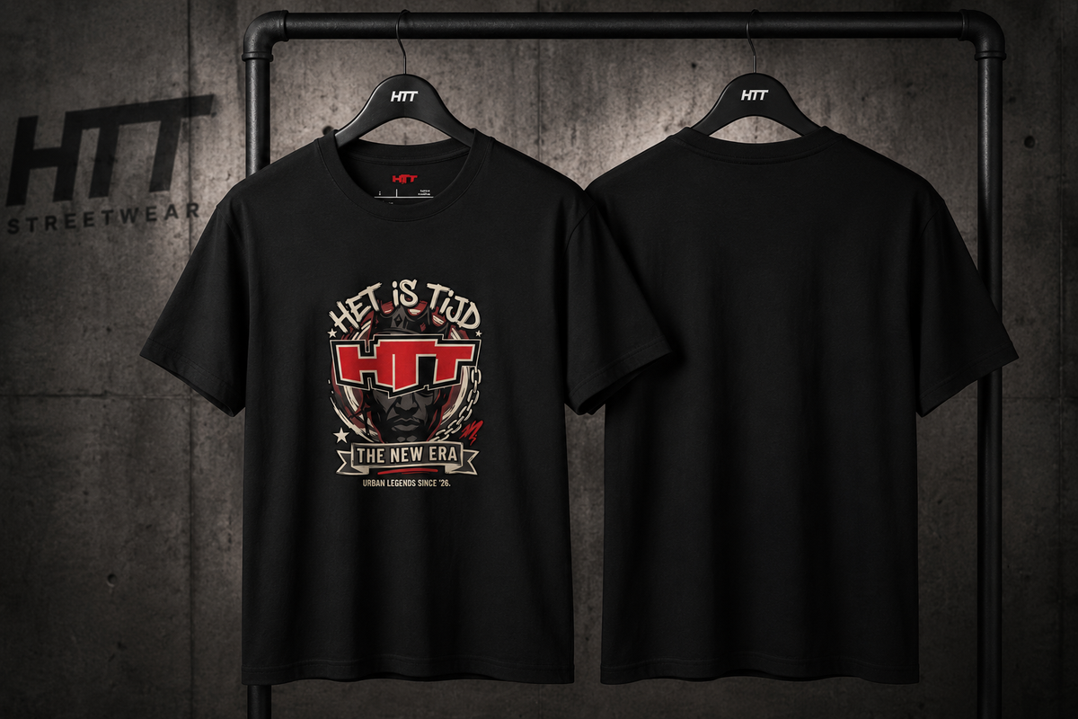 HTT Essential zwart streetwear T-shirt op hanger met Het Is Tijd The New Era print