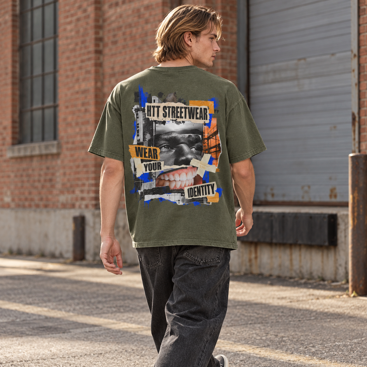 HTT Identity Collage washed T-shirt in Sage Green met kleurrijke rugprint, getoond op een mannelijk digitaal model bij een industriële bakstenen gevel.