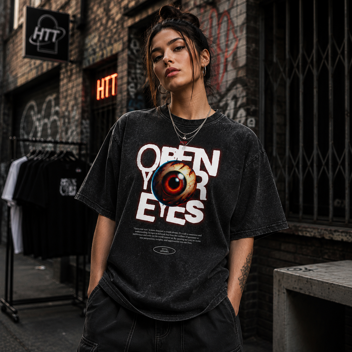HTT Open Your Eyes oversized snow wash T-shirt female streetwear model