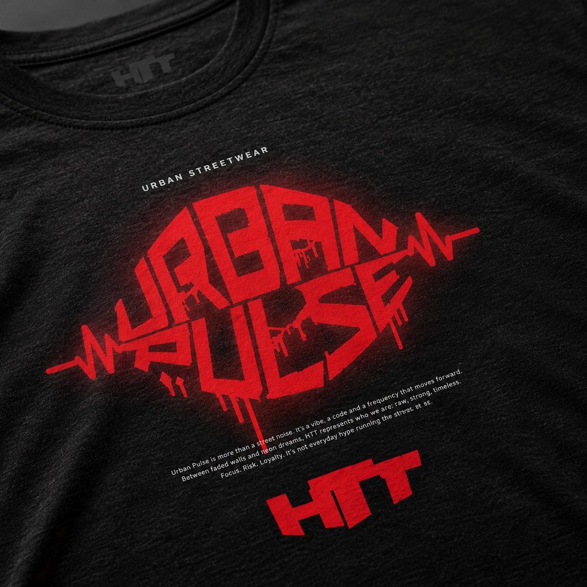 HTT Pulse Unisex-T-Shirt, Nahaufnahme, Rot, Urban-Pulse-Frontprint und Stoffdetail