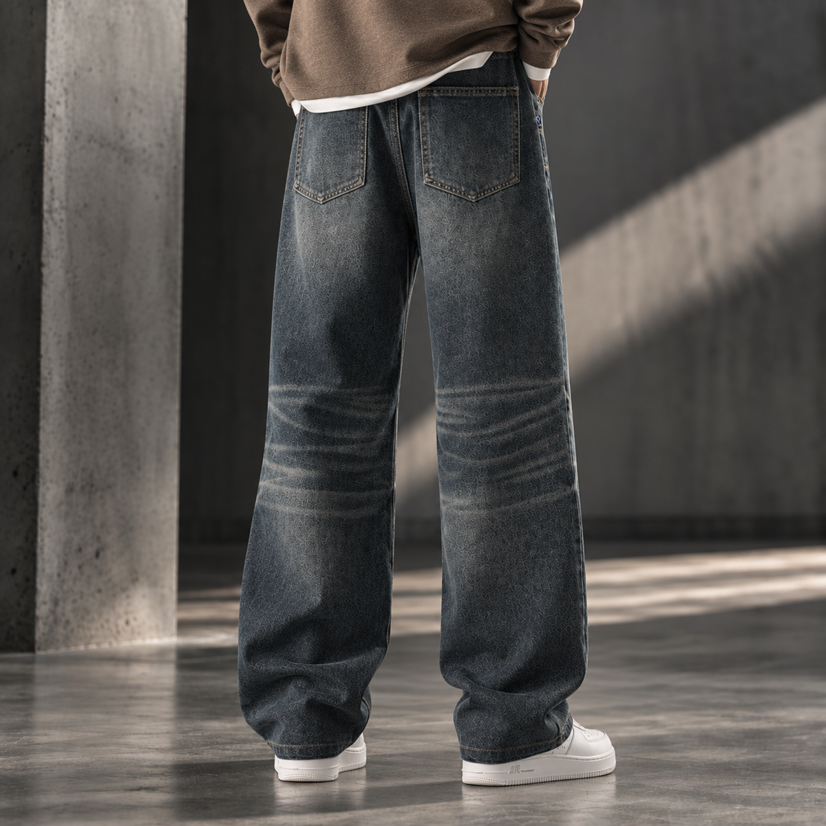 Jeans en denim bleu-gris HTT SELECTED – coupe ample, vue arrière avec finition en denim délavé