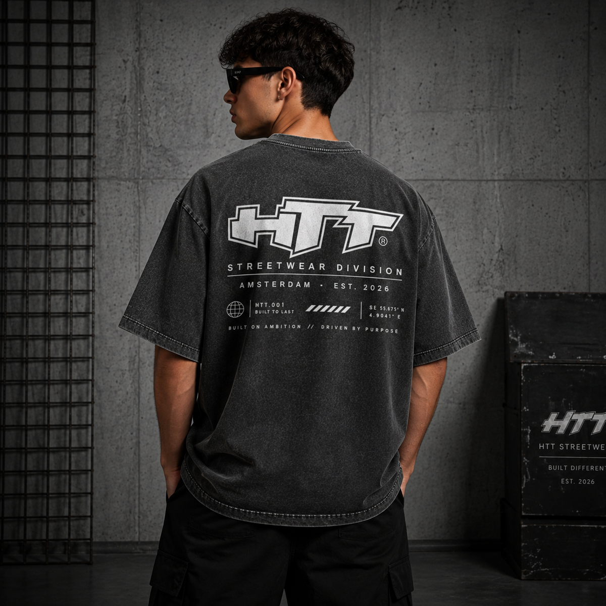 HTT Snow Wash Premium T-Shirt oversized unisex – rugprint op model