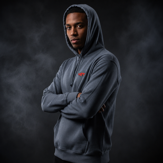 HTT Work Hard Heavy Blend Hoodie Heather Sport Dark Navy – hero voorkant op model met HTT borstlogo